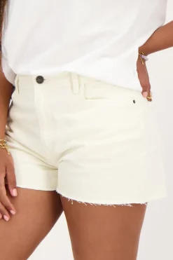Beige Kort Broekje Met Gerafelde Pijpjes