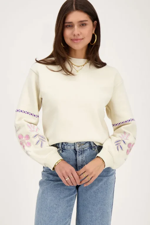 Beige Sweater Met Embroidery