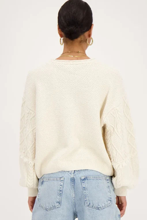 Beige Trui Met Jacquard Mouwen