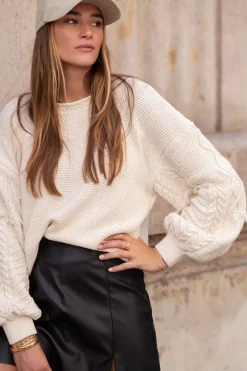 Beige Trui Met Jacquard Mouwen
