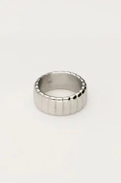 Bold Ring Met Ribbels