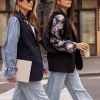 Donkerblauwe Blazer Met Gestreepte Mouwen