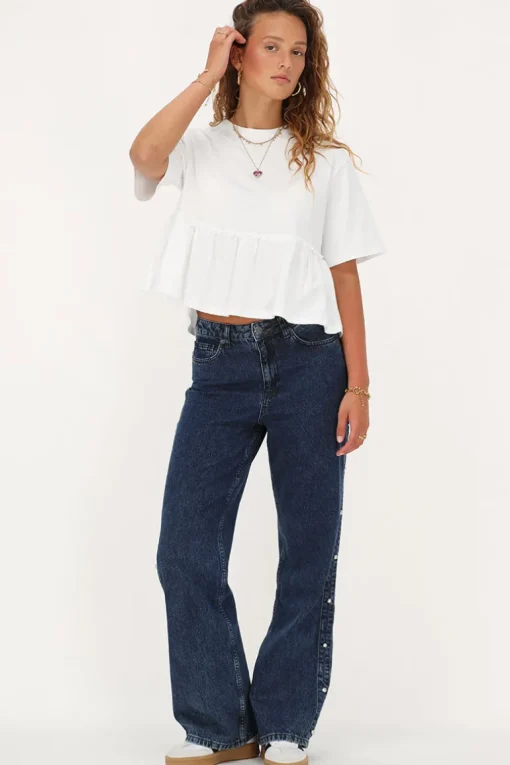Donkerblauwe Jeans Met Studs Aan De Zijkant
