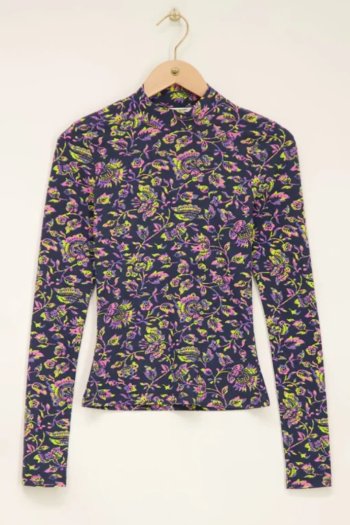 Donkerblauwe Top Met Col En Paisley Print