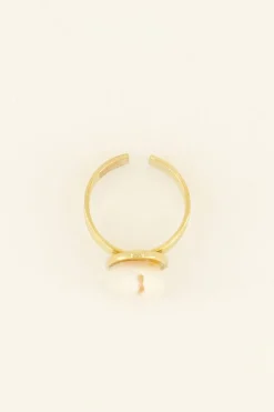 Driedubbele Ring Met Schelp