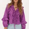 Paarse Blouse Met All-over Embroidery En Strikjes