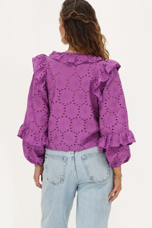 Paarse Blouse Met All-over Embroidery En Strikjes