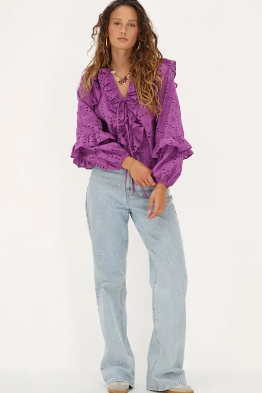 Paarse Blouse Met All-over Embroidery En Strikjes