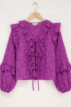 Paarse Blouse Met All-over Embroidery En Strikjes