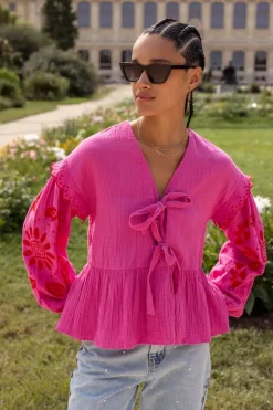 Roze Mousseline Blouse Met Embroidery En Strikjes