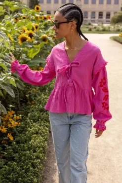 Roze Mousseline Blouse Met Embroidery En Strikjes