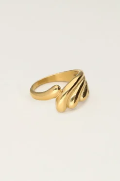 Statement Ring Met Golf Structuur