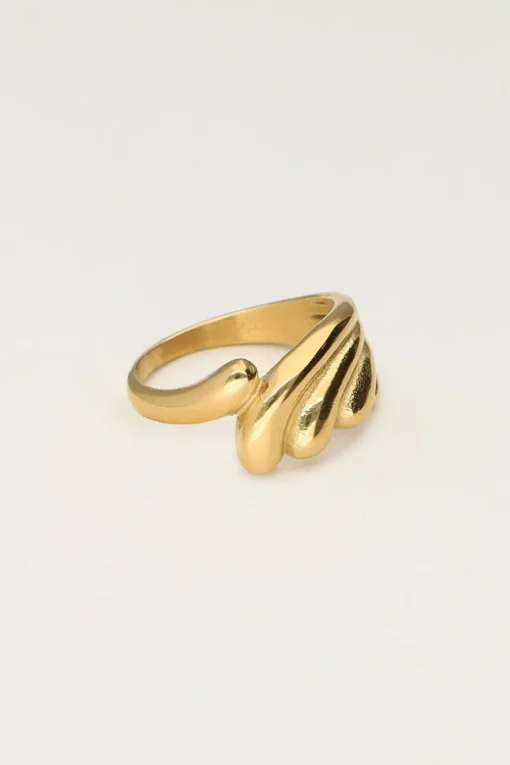 Statement Ring Met Golf Structuur