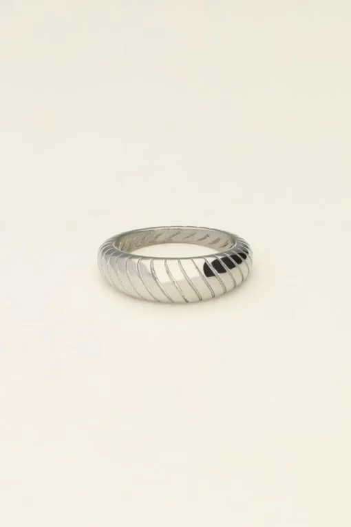 Universe Ring Met Ribbels