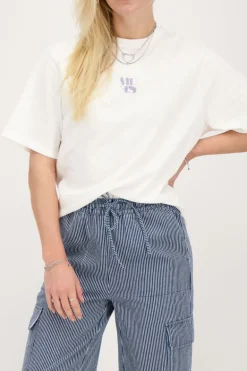 Wit T-shirt Met Blauwe Denim Fotoprint Muse