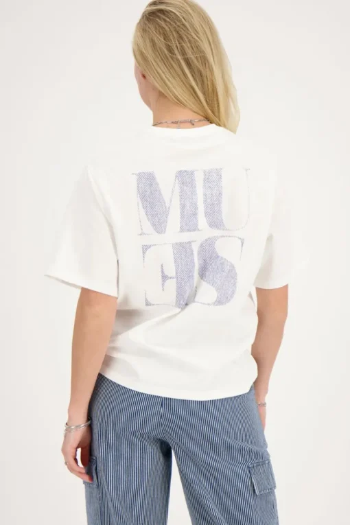 Wit T-shirt Met Blauwe Denim Fotoprint Muse