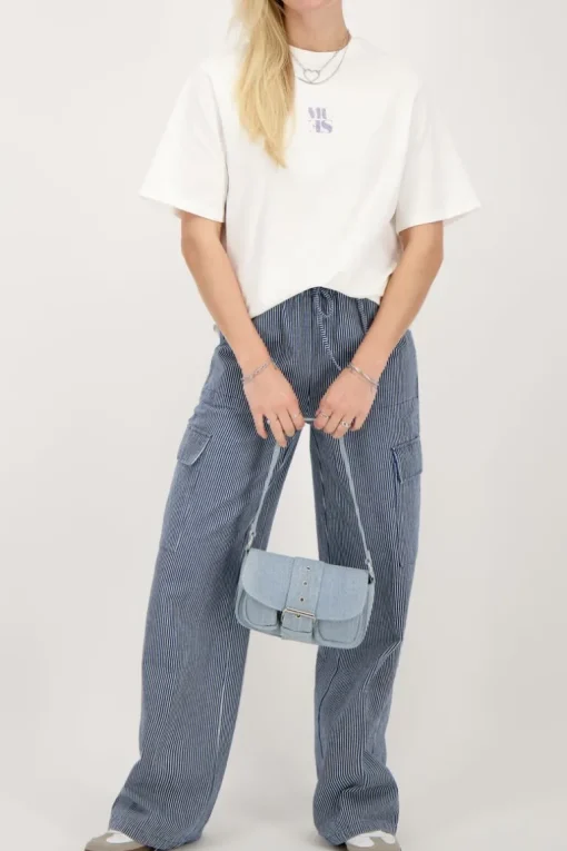 Wit T-shirt Met Blauwe Denim Fotoprint Muse