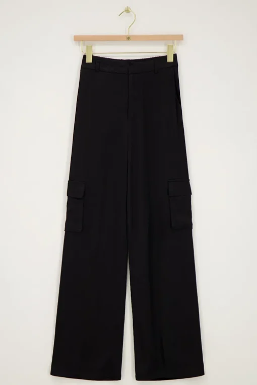 Zwarte Cargo Wide Leg Met Satijnen Look