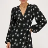 Zwarte Crinkle Wikkeljurk Met Zonnetjes Print