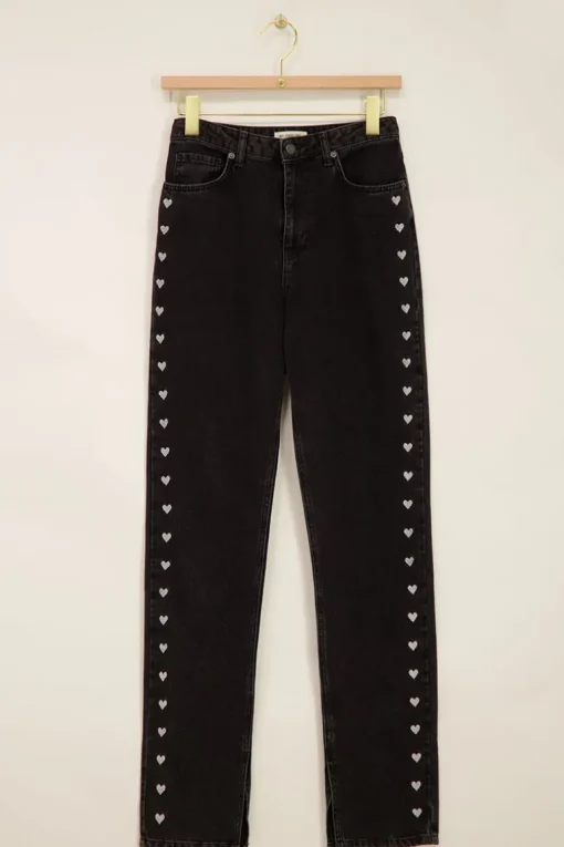Zwarte Jeans Met Split & Hartjes Embroidery