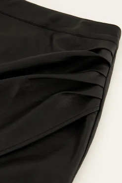 Zwarte Leatherlook Rok Met Plooien