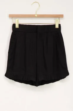 Zwarte Short Met Linnen & Ruffles