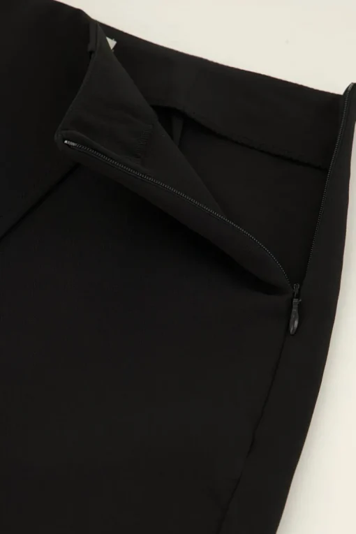 Zwarte Skort Met Overslag En Blinde Rits