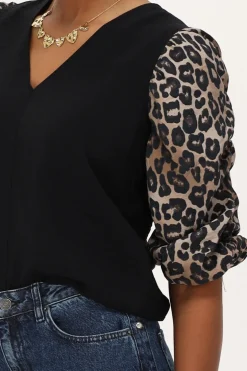 Zwarte Top Met Panterprint Mouwtjes