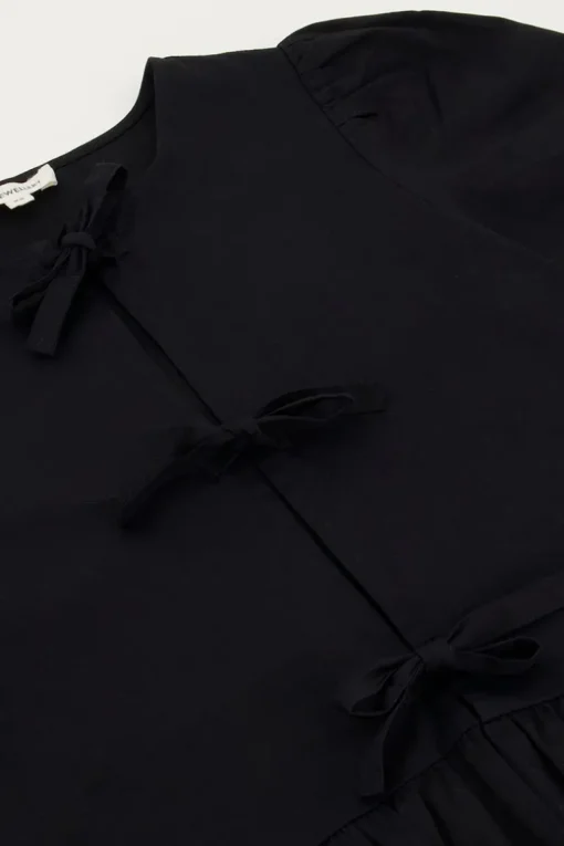 Zwarte Top Met Strikjes En Pofmouwen