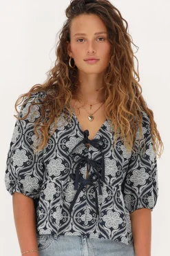 Blauw Chambray Top Met Bloemen Embroidery