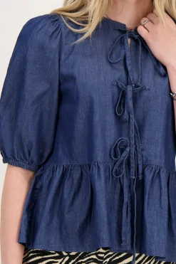 Blauwe Denim Top Met Strikjes En Pofmouwen
