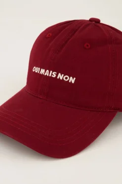 Burgundy Pet "Oui Mais Non"