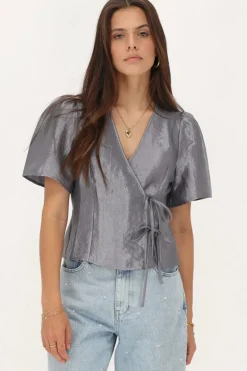 Grijze Top Met Satijn Look En Strikjes