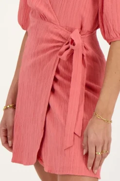 Koraal-roze Crinkle Wikkeljurk