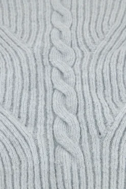 Lichtblauwe Trui Met Opgerolde Mouwen